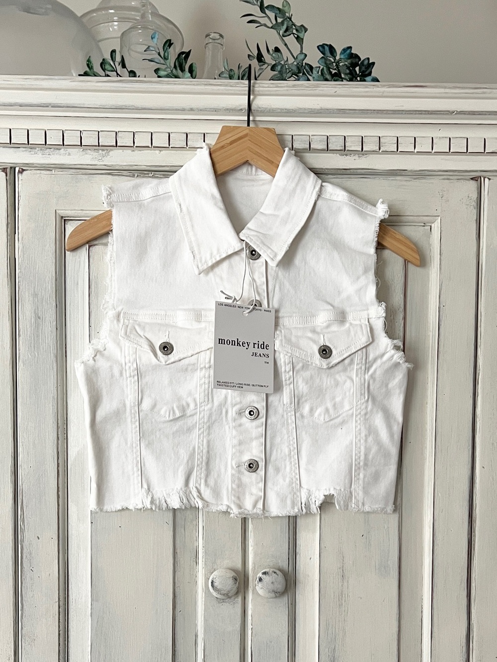🟠NWT MONKEY RIDE JEANS Cropped Button-Front Raw Hem Denim Jacket in White